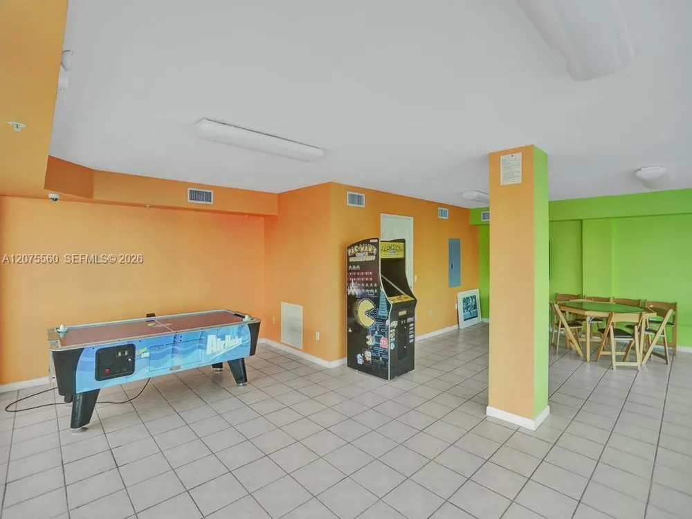 3370 Hidden Bay Dr, Miami, FL 33180