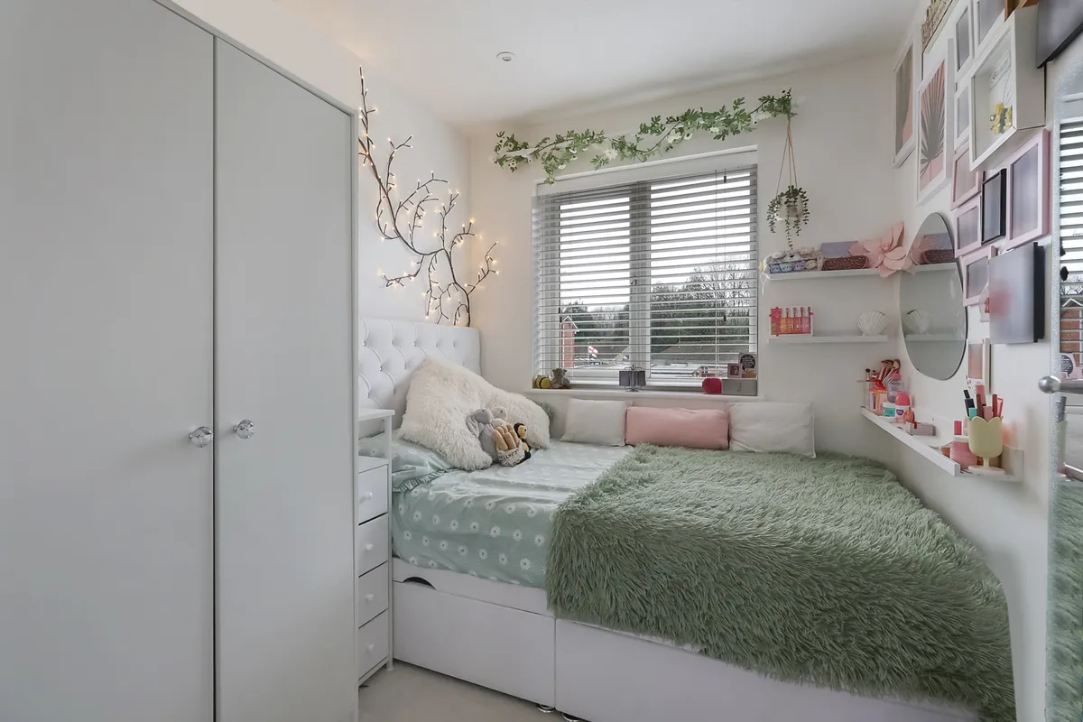 Longbridge Walk, Horley, Surrey, RH6