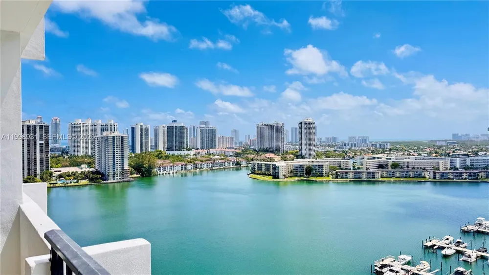 2780 NE 183rd St, Aventura, FL 33160