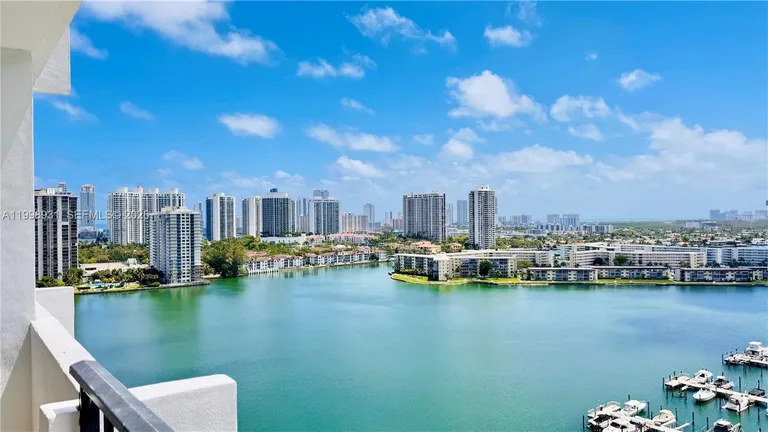 2780 NE 183rd St, Aventura, FL 33160