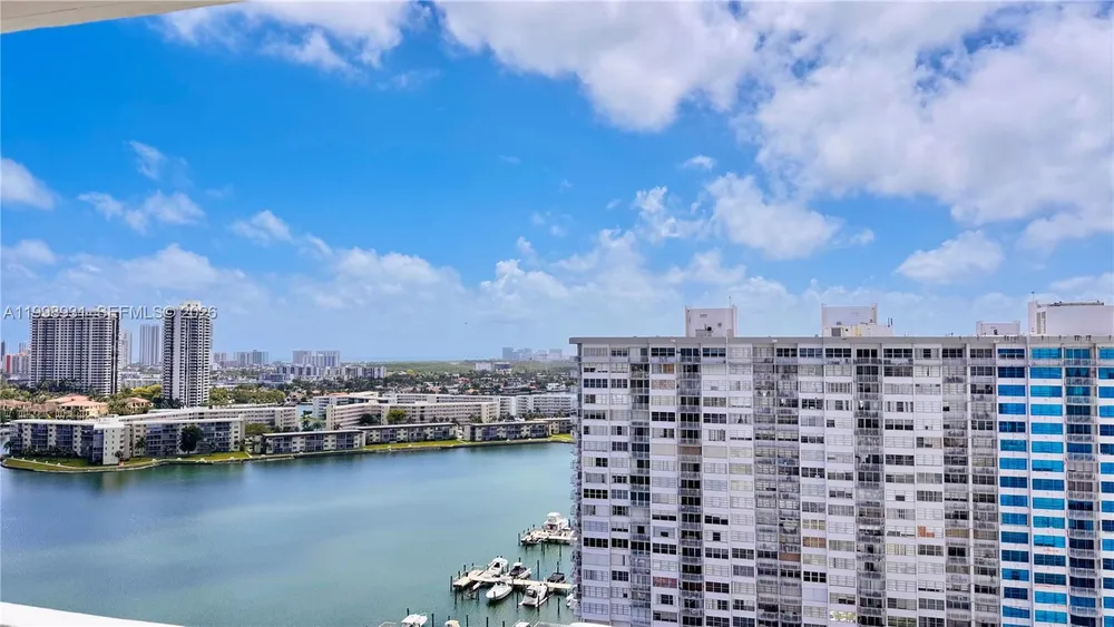 2780 NE 183rd St, Aventura, FL 33160
