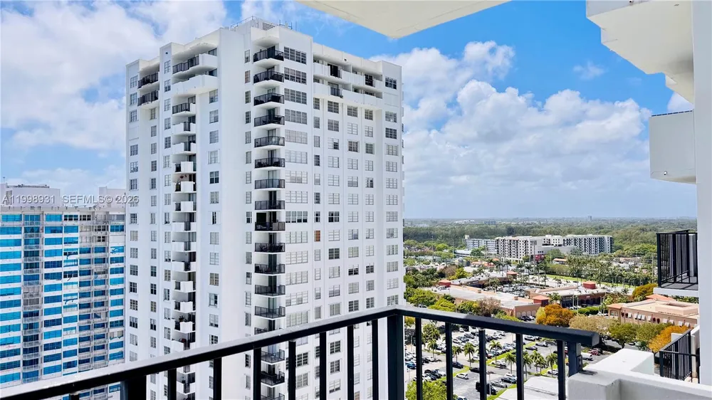 2780 NE 183rd St, Aventura, FL 33160