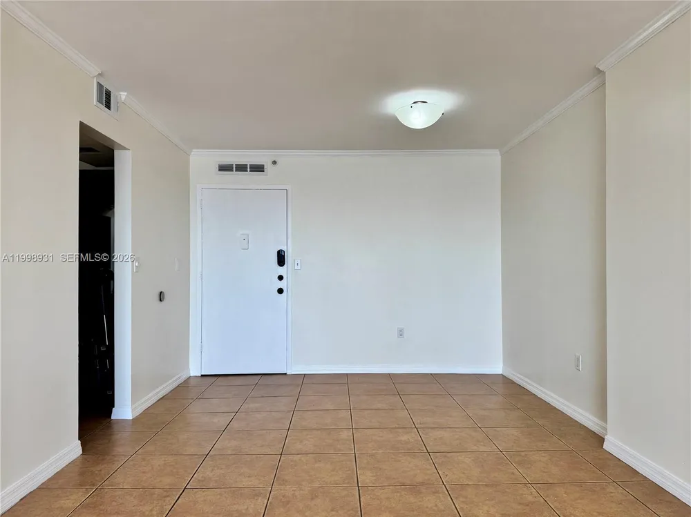 2780 NE 183rd St, Aventura, FL 33160