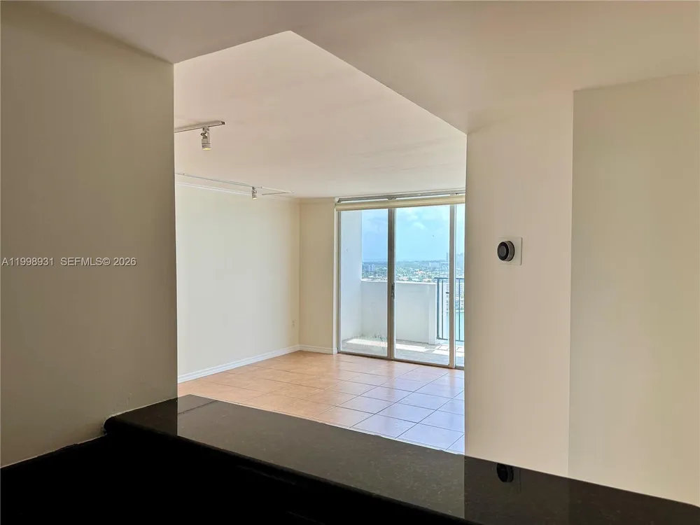 2780 NE 183rd St, Aventura, FL 33160