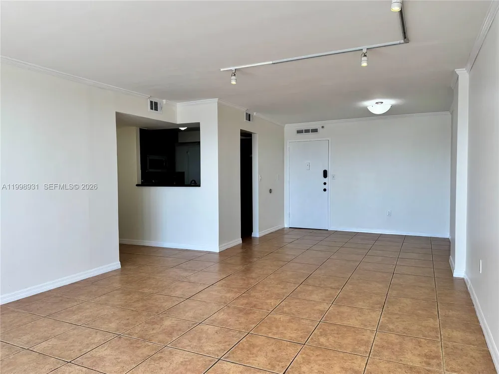 2780 NE 183rd St, Aventura, FL 33160