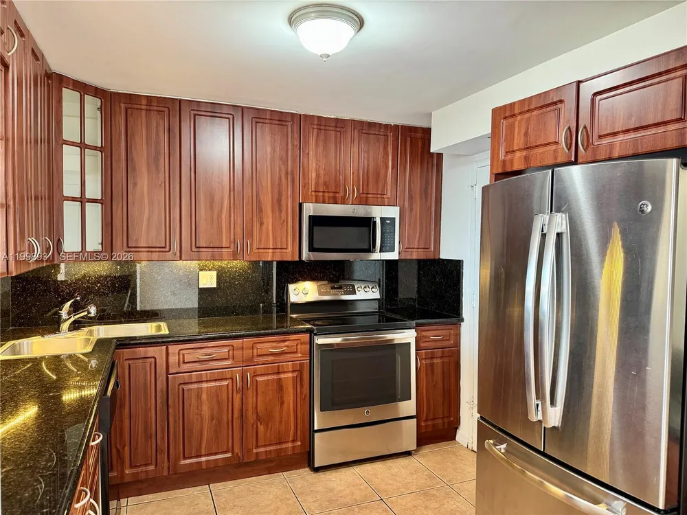 2780 NE 183rd St, Aventura, FL 33160