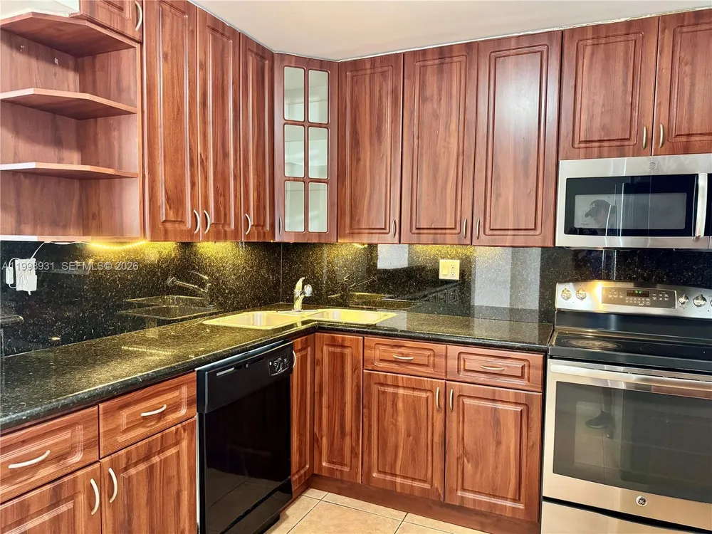 2780 NE 183rd St, Aventura, FL 33160