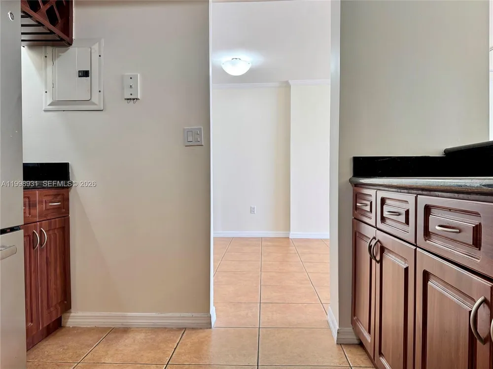 2780 NE 183rd St, Aventura, FL 33160