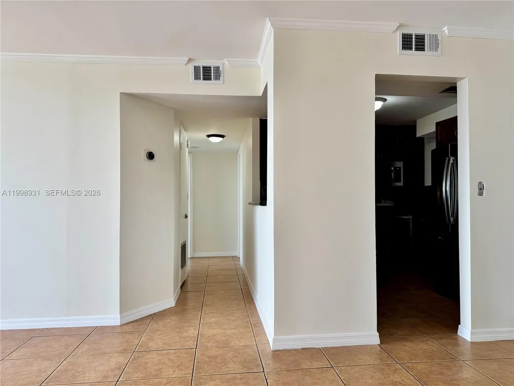 2780 NE 183rd St, Aventura, FL 33160