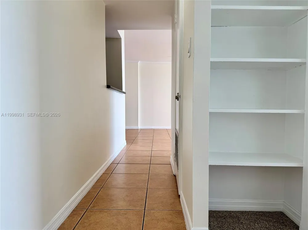 2780 NE 183rd St, Aventura, FL 33160