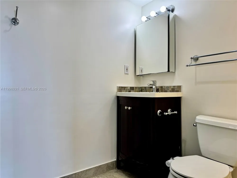 2780 NE 183rd St, Aventura, FL 33160