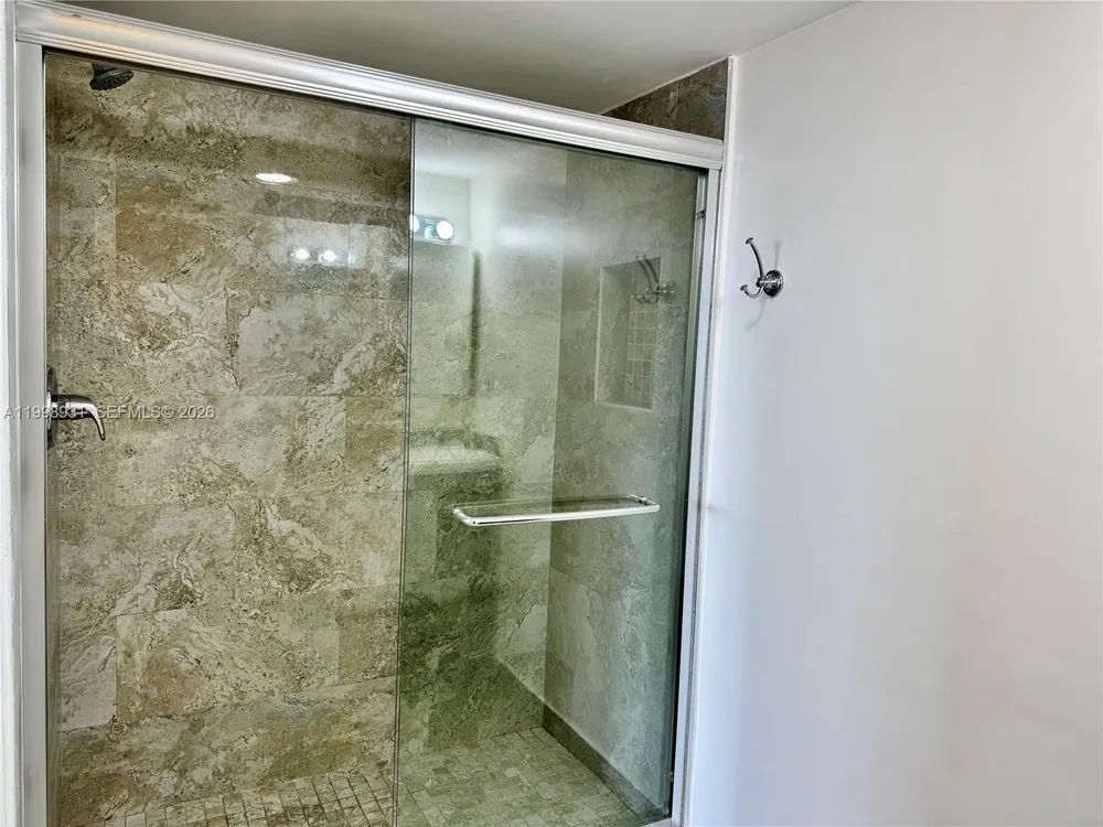 2780 NE 183rd St, Aventura, FL 33160