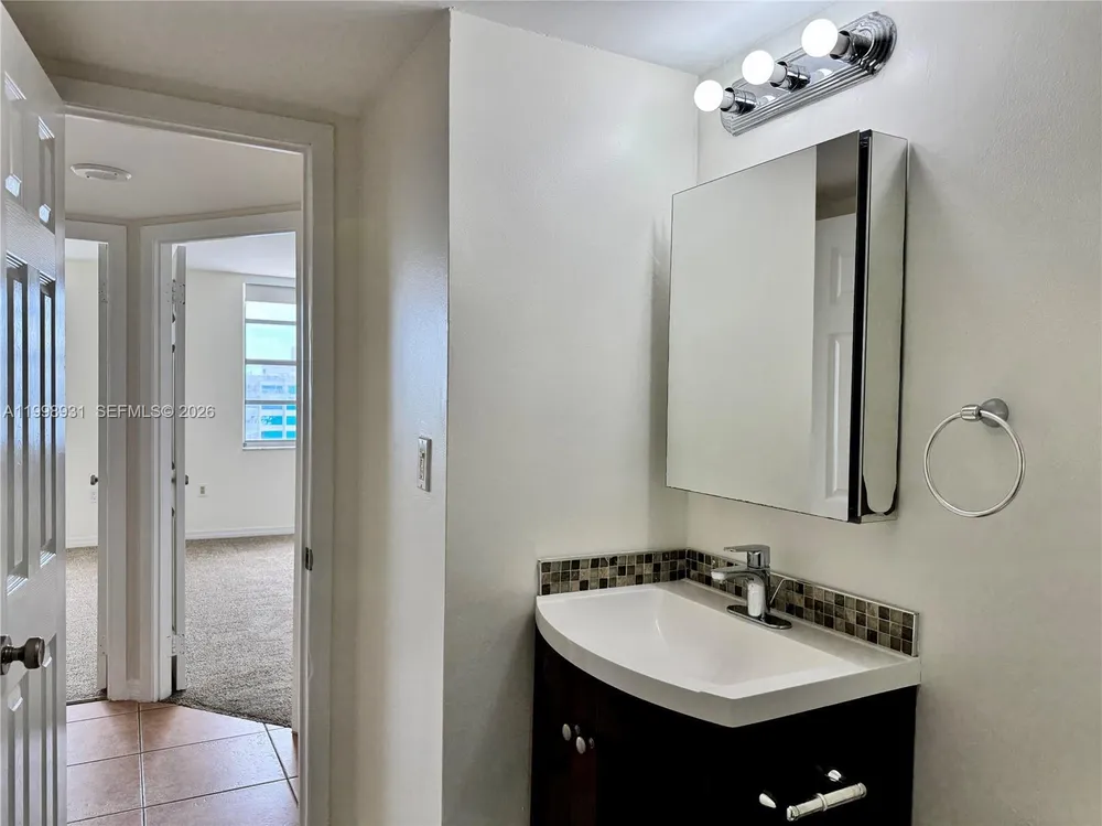 2780 NE 183rd St, Aventura, FL 33160