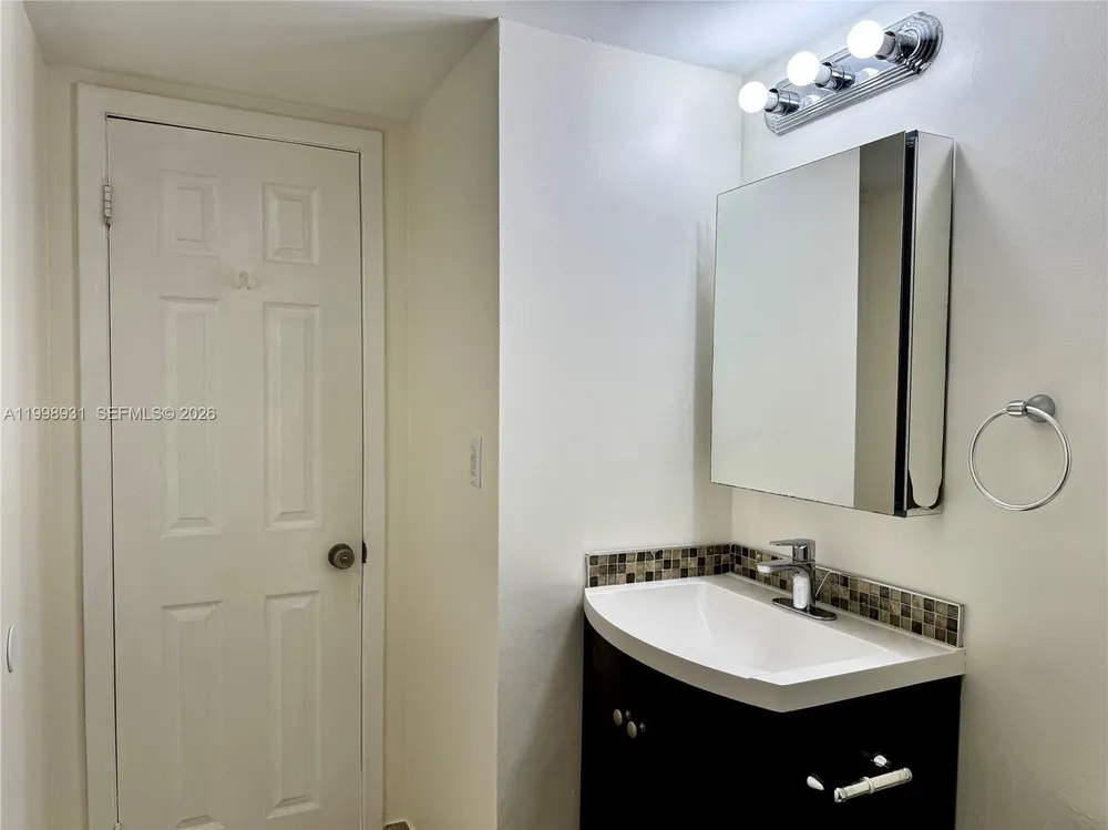 2780 NE 183rd St, Aventura, FL 33160