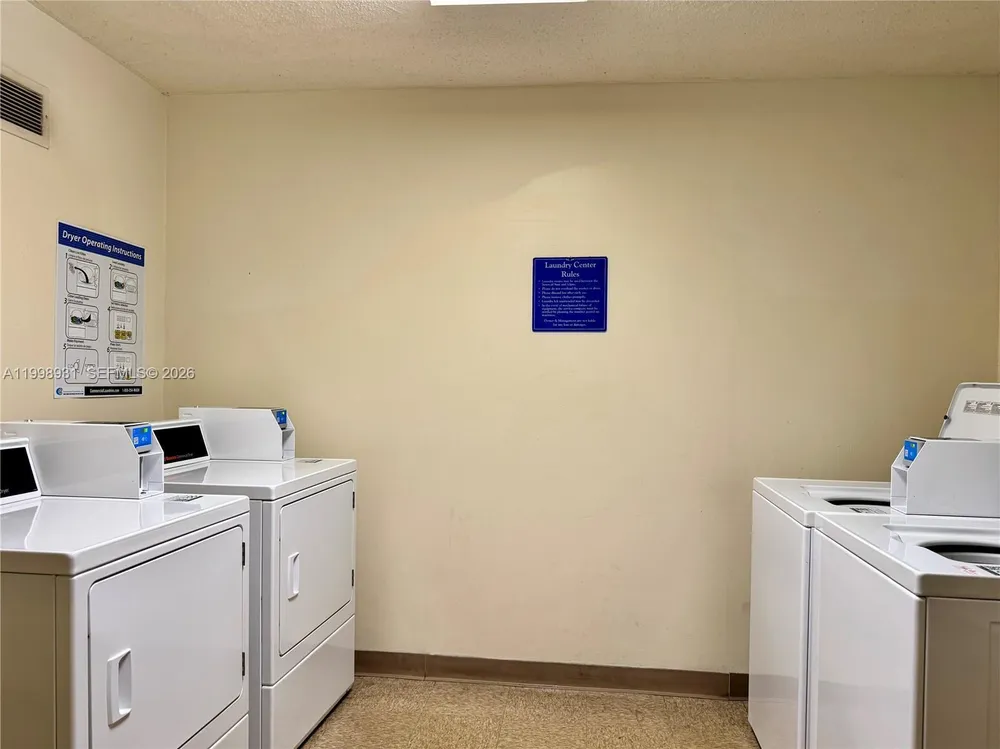 2780 NE 183rd St, Aventura, FL 33160