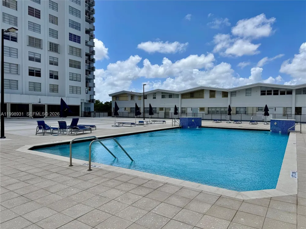 2780 NE 183rd St, Aventura, FL 33160