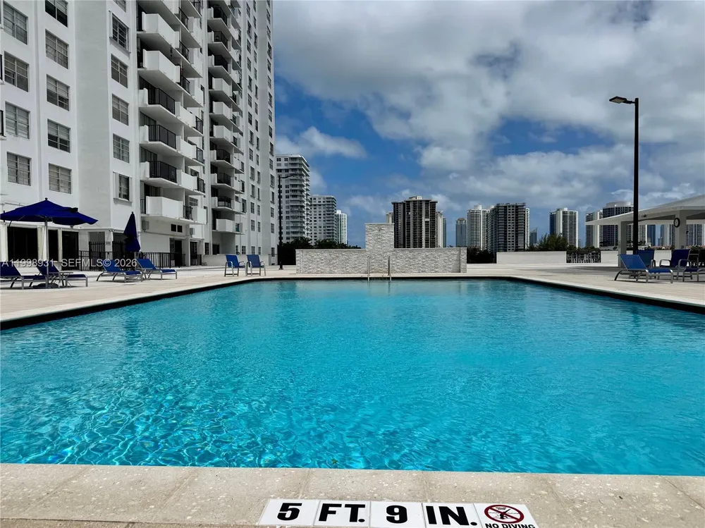 2780 NE 183rd St, Aventura, FL 33160