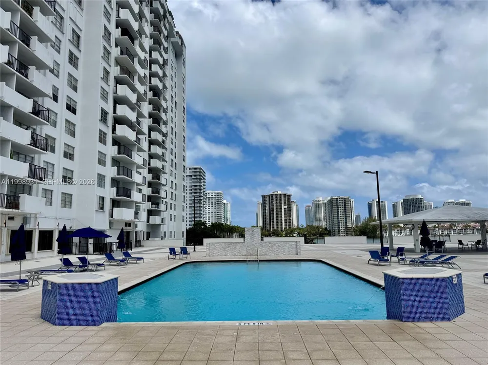 2780 NE 183rd St, Aventura, FL 33160