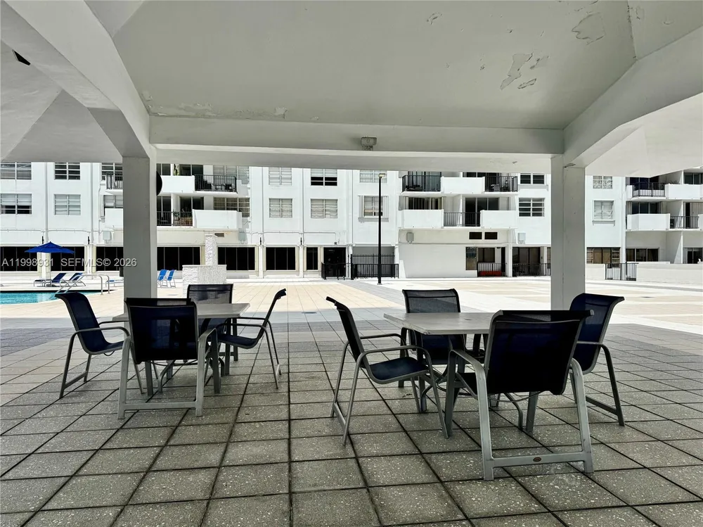 2780 NE 183rd St, Aventura, FL 33160