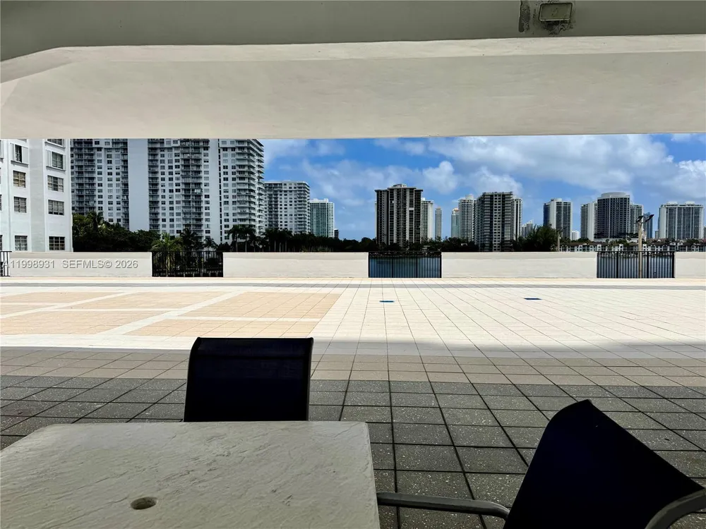 2780 NE 183rd St, Aventura, FL 33160