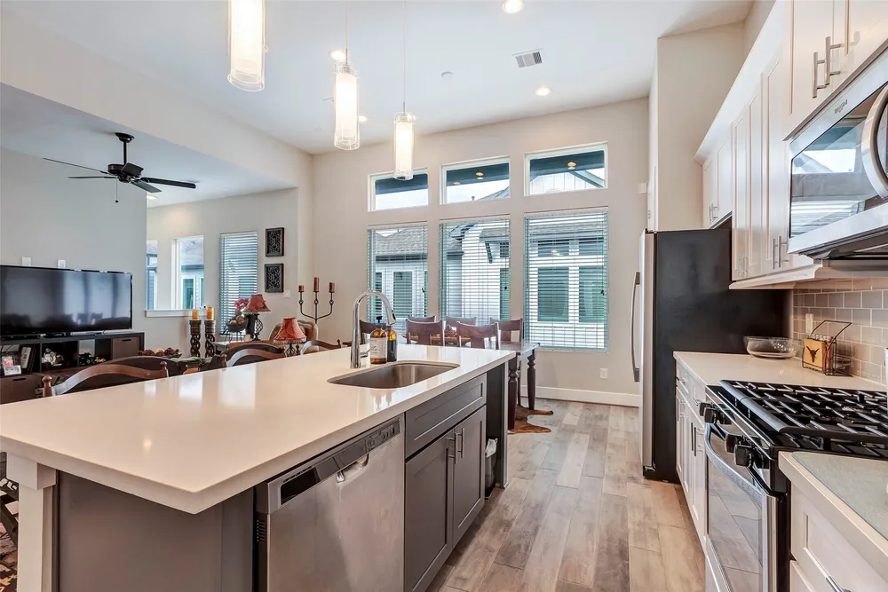 4450 W Tidwell Rd, Houston, TX 77091