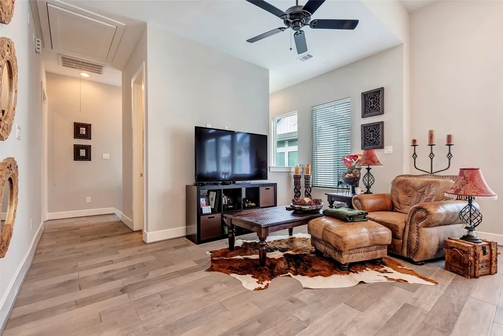 4450 W Tidwell Rd, Houston, TX 77091
