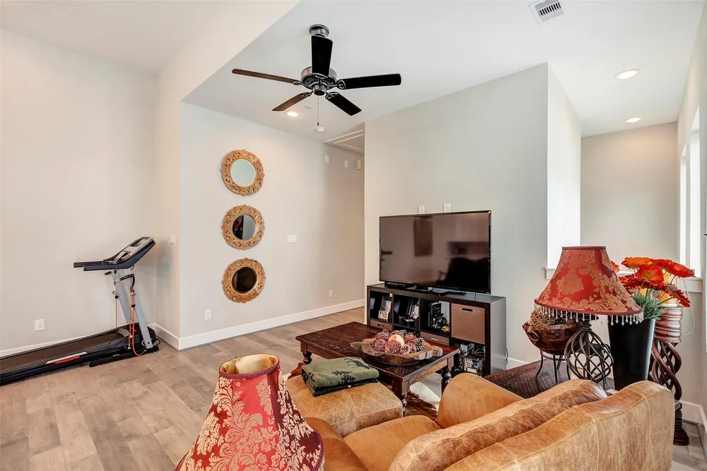 4450 W Tidwell Rd, Houston, TX 77091