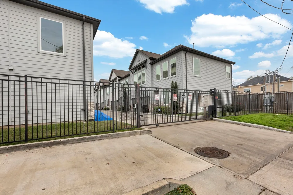 4450 W Tidwell Rd, Houston, TX 77091