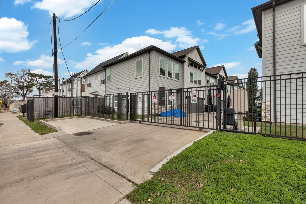 4450 W Tidwell Rd, Houston, TX 77091