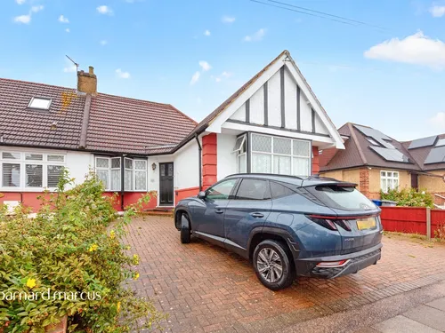 Milton Avenue, Barnetphoto