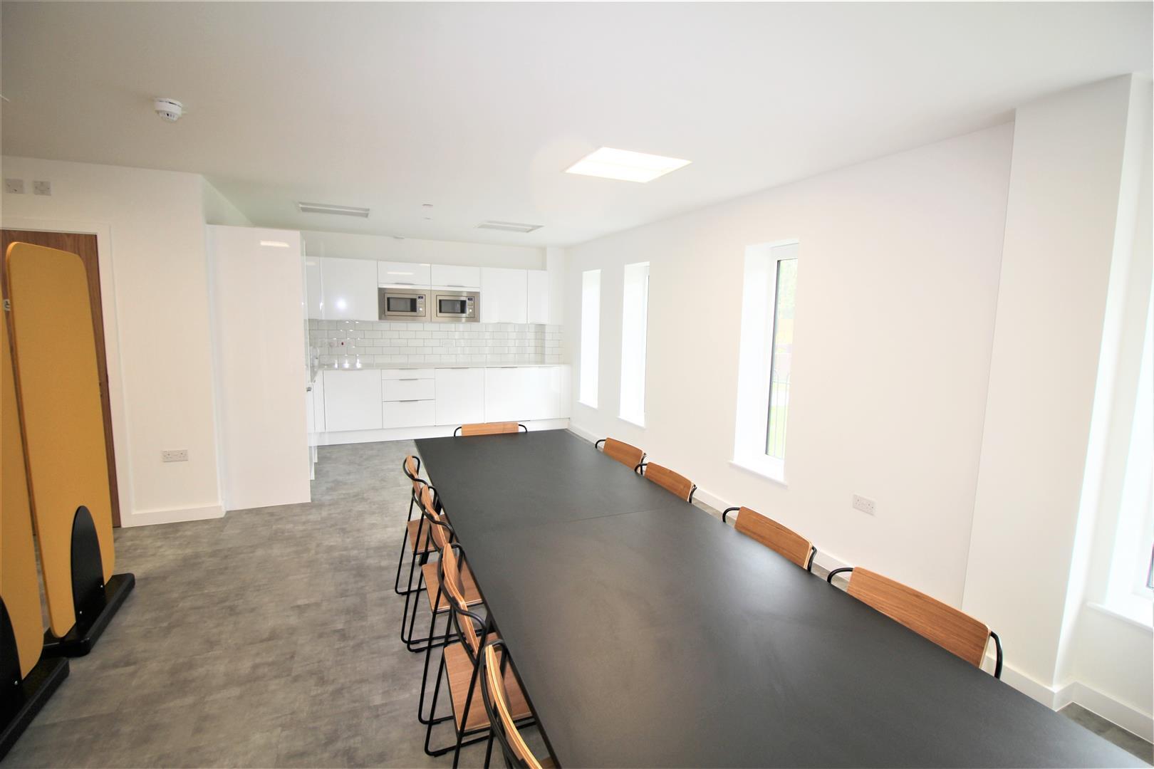 London Road, Crawley Image 7