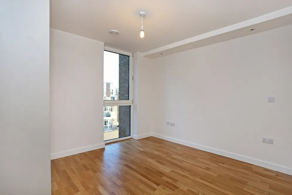 Baltic Avenue Brentford TW8, EPC B photo 6