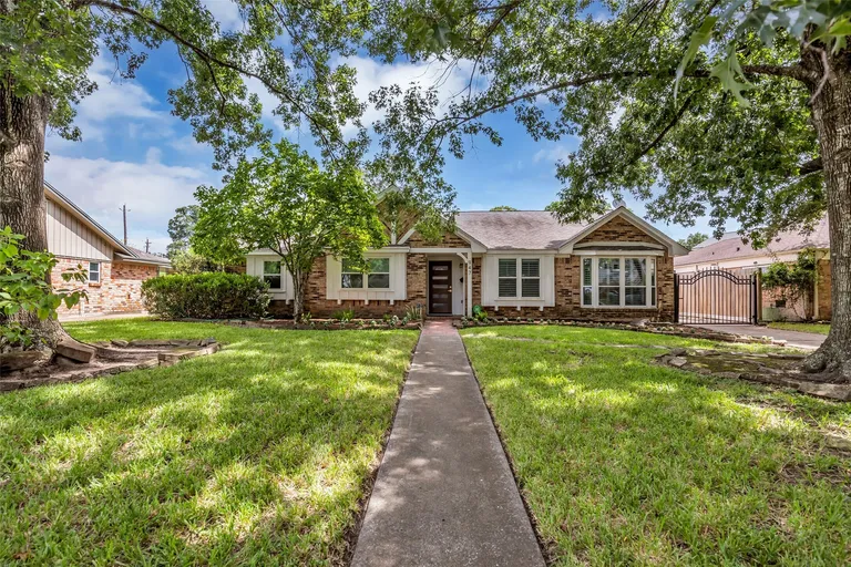 947 Thornton Rd, Houston, TX 77018
