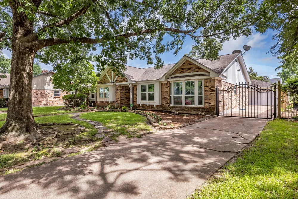 947 Thornton Rd, Houston, TX 77018