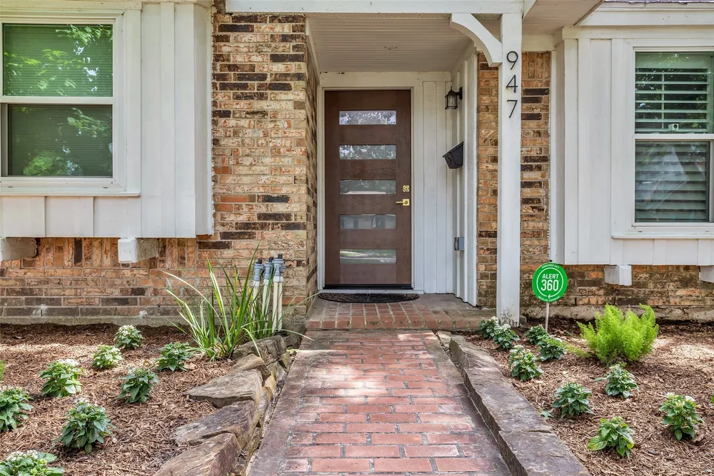 947 Thornton Rd, Houston, TX 77018