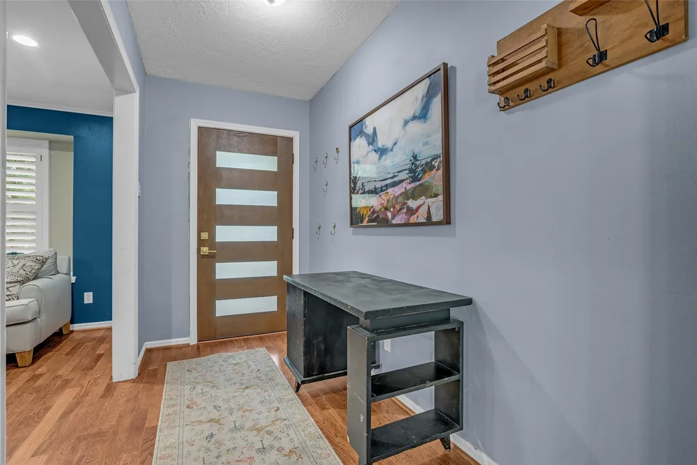 947 Thornton Rd, Houston, TX 77018