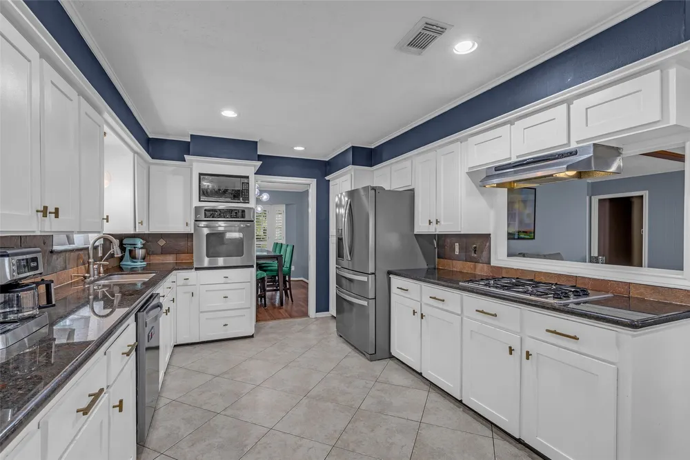 947 Thornton Rd, Houston, TX 77018