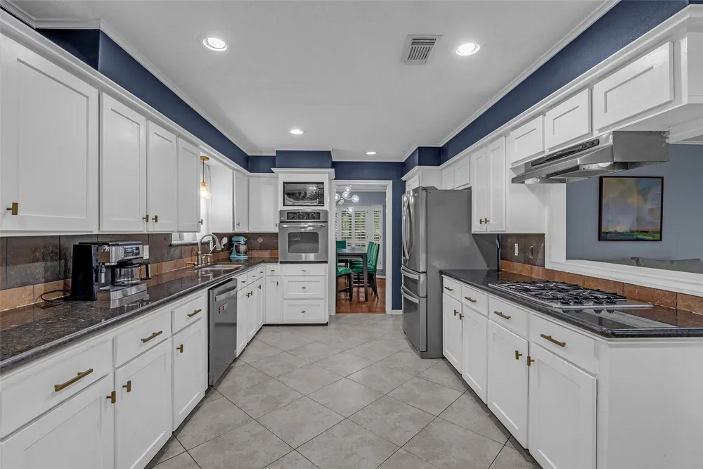 947 Thornton Rd, Houston, TX 77018