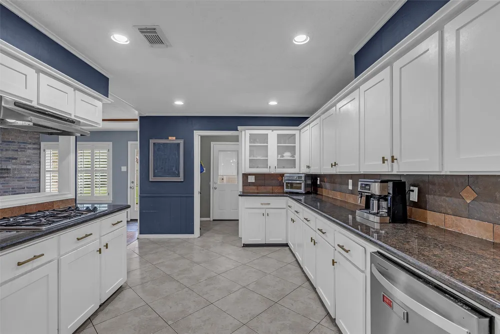 947 Thornton Rd, Houston, TX 77018