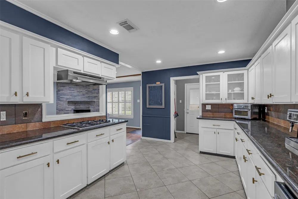 947 Thornton Rd, Houston, TX 77018