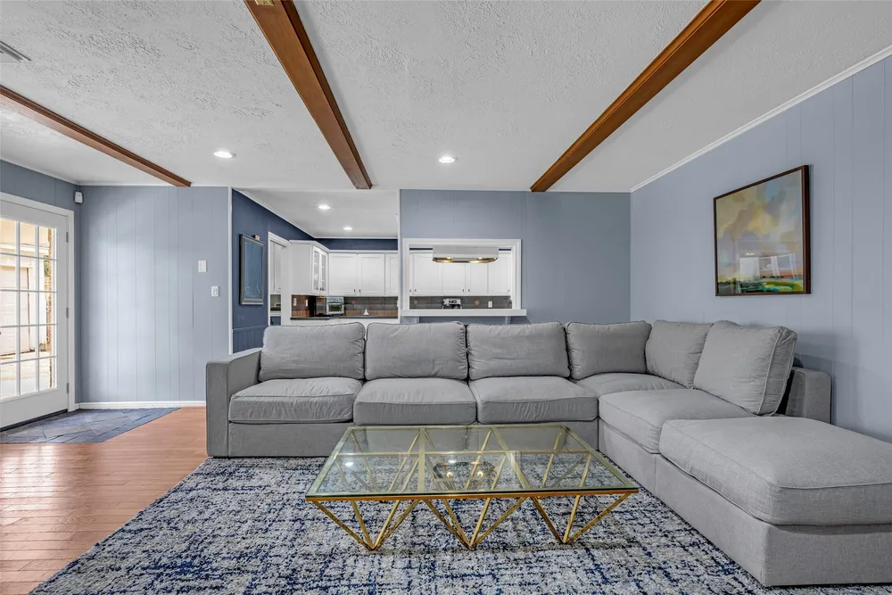 947 Thornton Rd, Houston, TX 77018