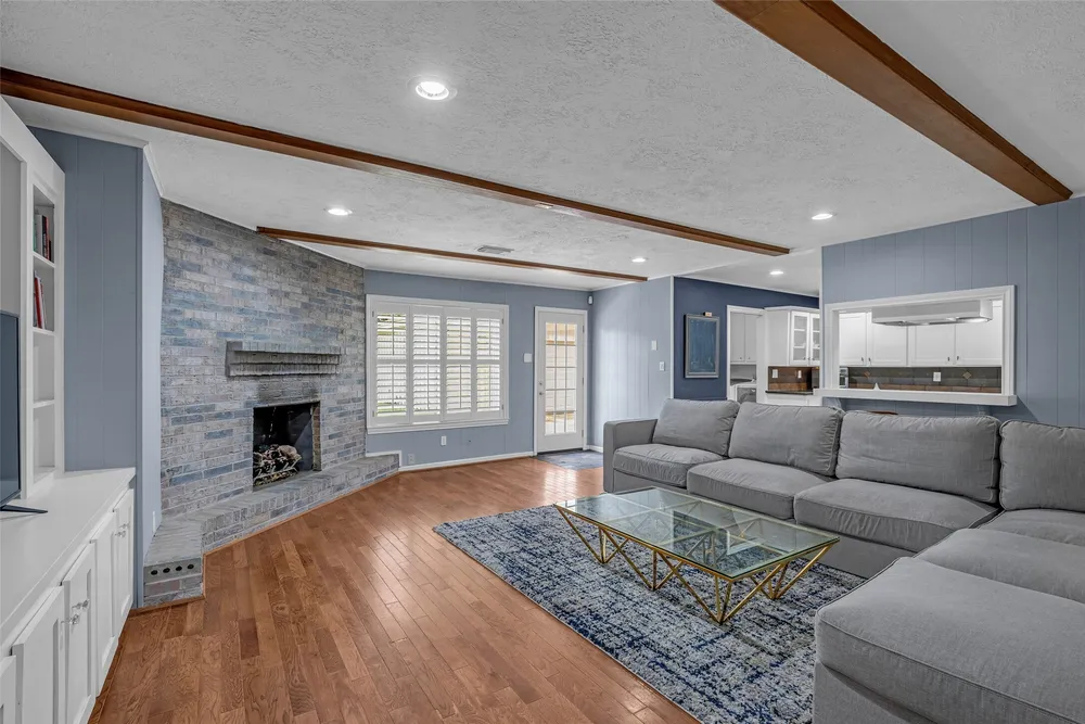 947 Thornton Rd, Houston, TX 77018