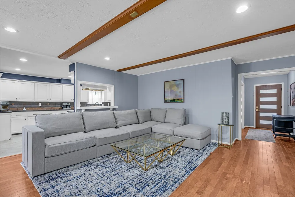 947 Thornton Rd, Houston, TX 77018