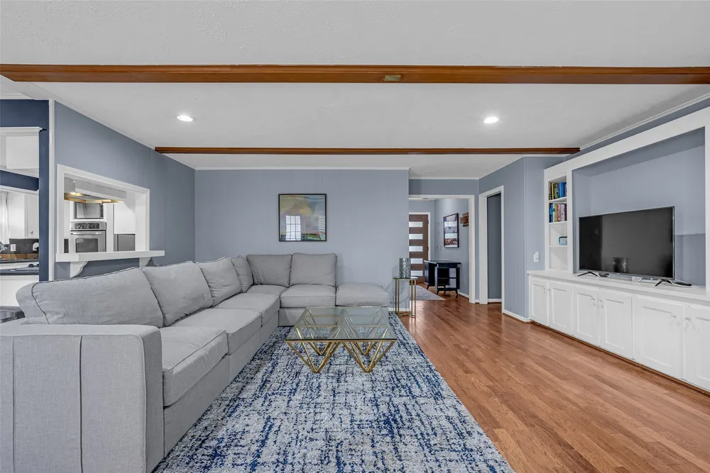 947 Thornton Rd, Houston, TX 77018