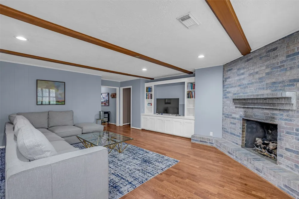 947 Thornton Rd, Houston, TX 77018
