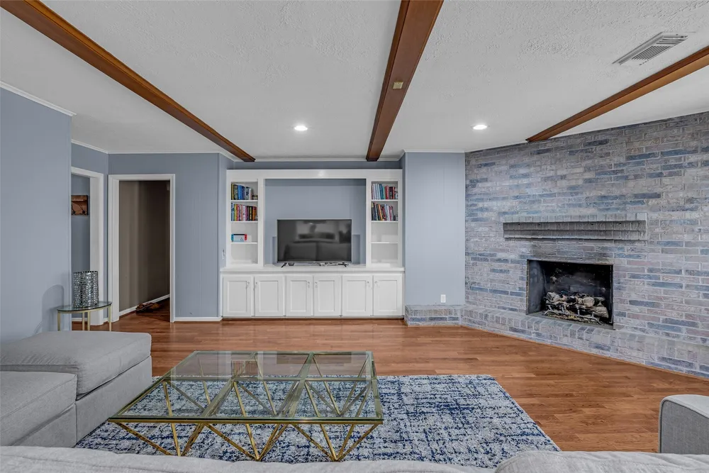 947 Thornton Rd, Houston, TX 77018