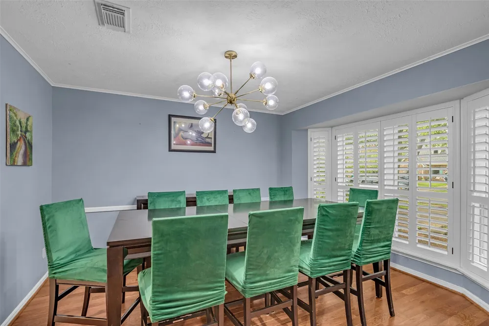 947 Thornton Rd, Houston, TX 77018