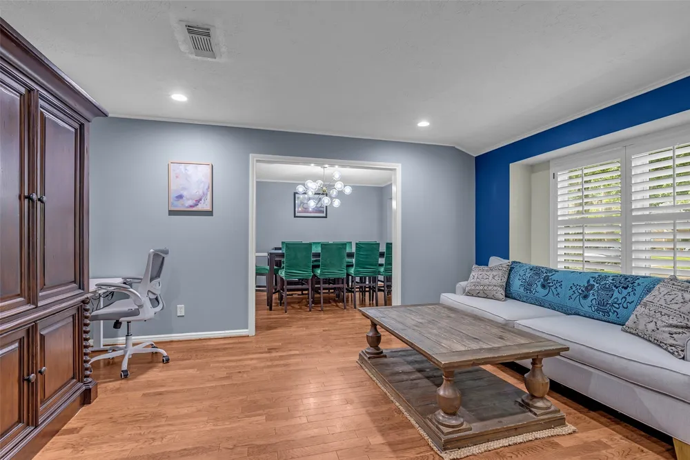 947 Thornton Rd, Houston, TX 77018