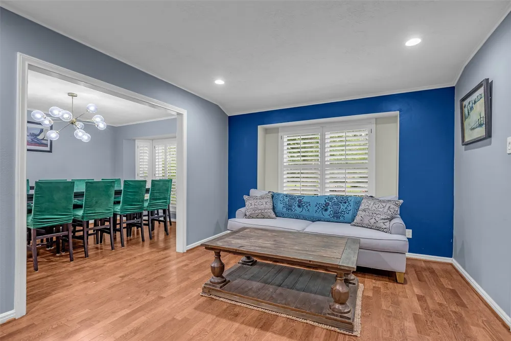 947 Thornton Rd, Houston, TX 77018