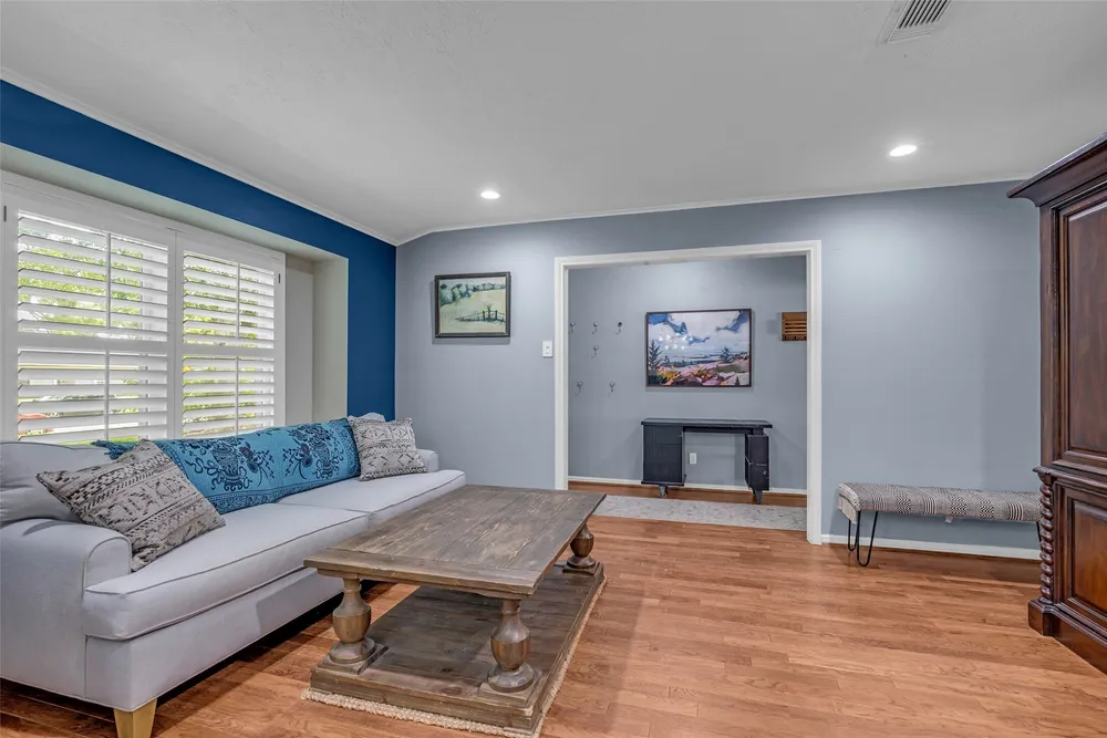 947 Thornton Rd, Houston, TX 77018
